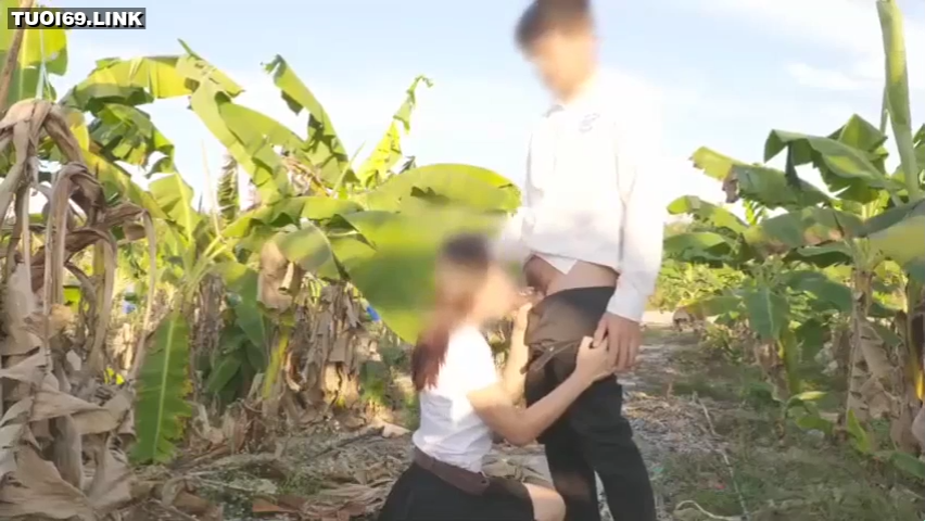 Nổi hứng ra vườn chuối chơi public cho máu
